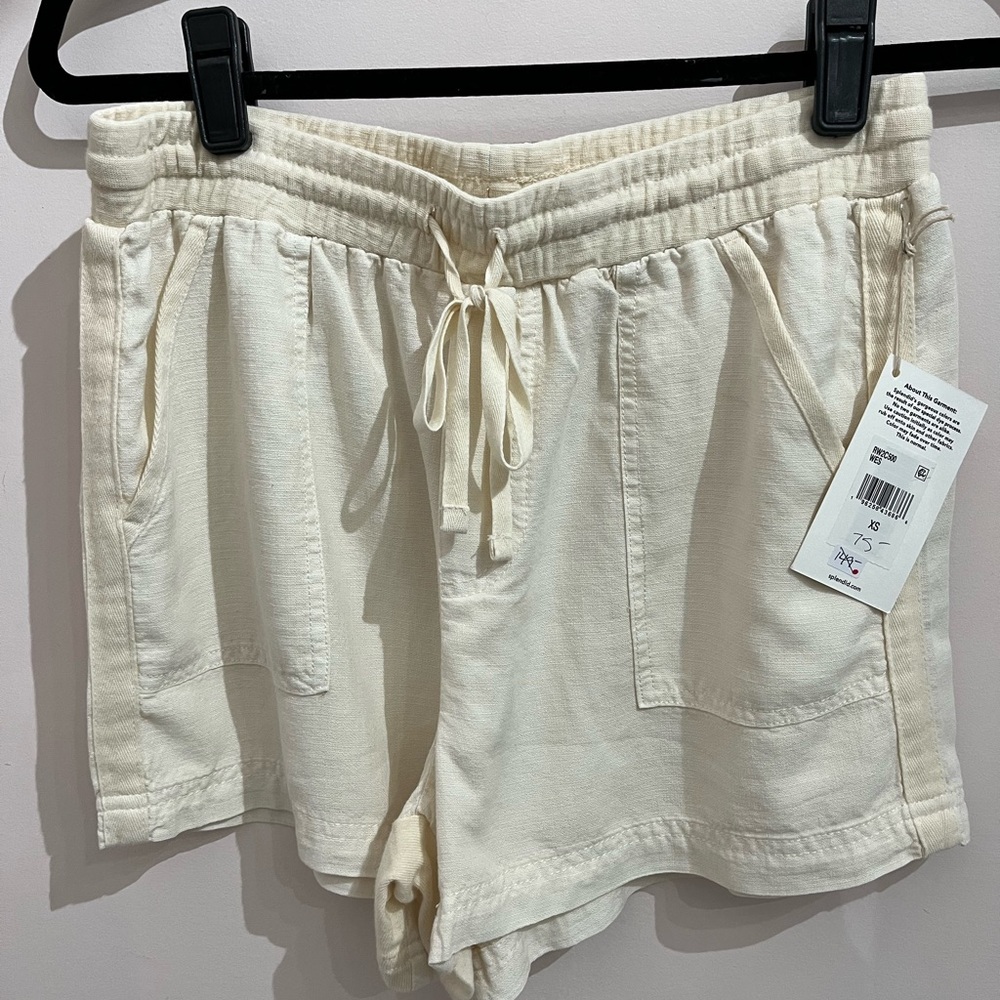 Splendid Cream High Waist Shorts with Elastic Waistband
